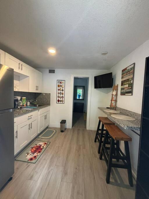 Quiet & Centrally Located House - Private Parking, Laundry And Storage For Luggage Miami Eksteriør billede