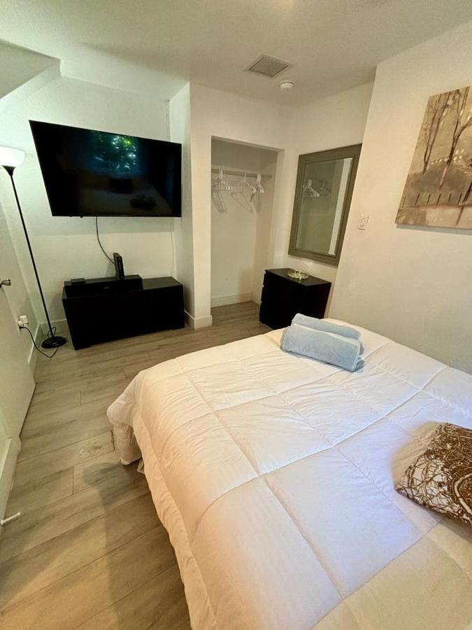 Quiet & Centrally Located House - Private Parking, Laundry And Storage For Luggage Miami Eksteriør billede