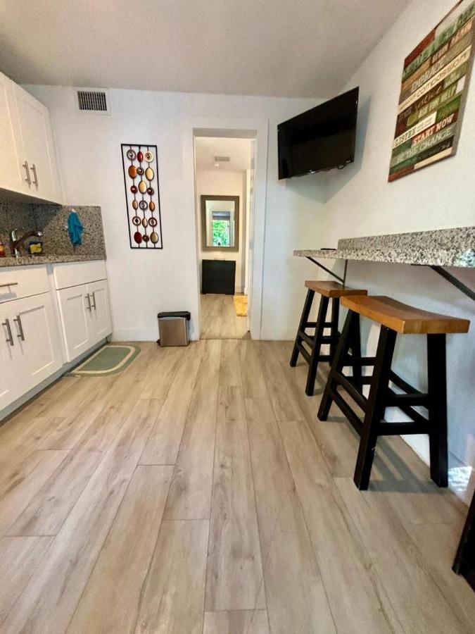 Quiet & Centrally Located House - Private Parking, Laundry And Storage For Luggage Miami Eksteriør billede