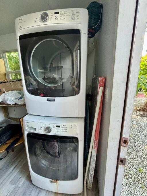 Quiet & Centrally Located House - Private Parking, Laundry And Storage For Luggage Miami Eksteriør billede