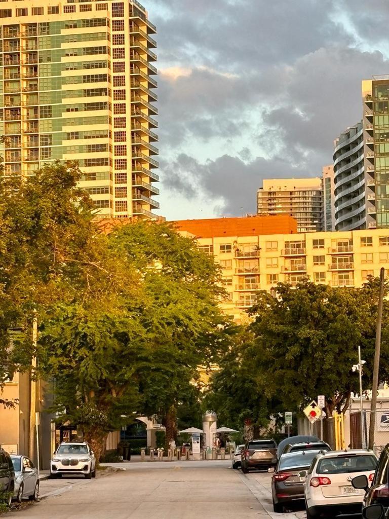 Quiet & Centrally Located House - Private Parking, Laundry And Storage For Luggage Miami Eksteriør billede