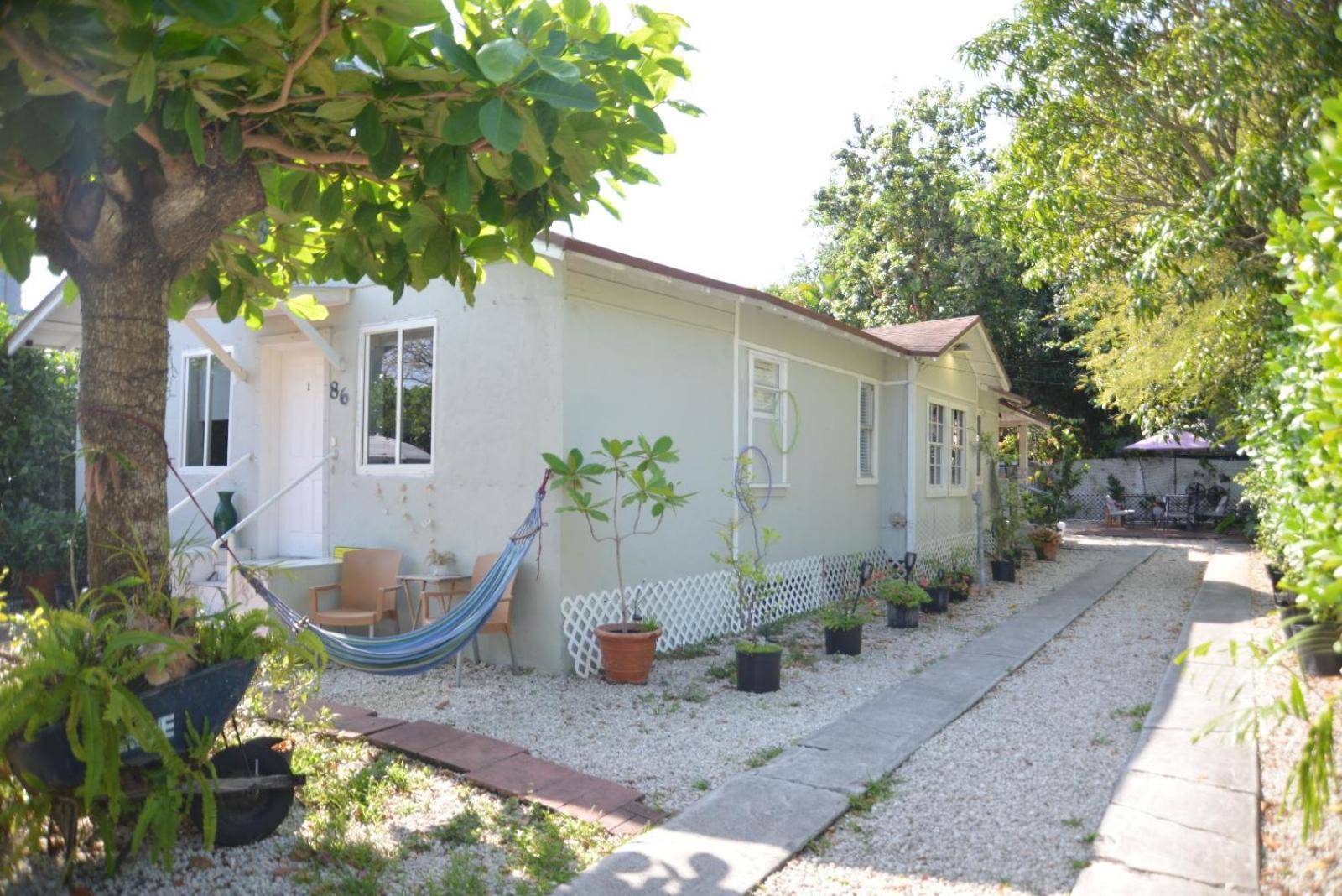 Quiet & Centrally Located House - Private Parking, Laundry And Storage For Luggage Miami Eksteriør billede